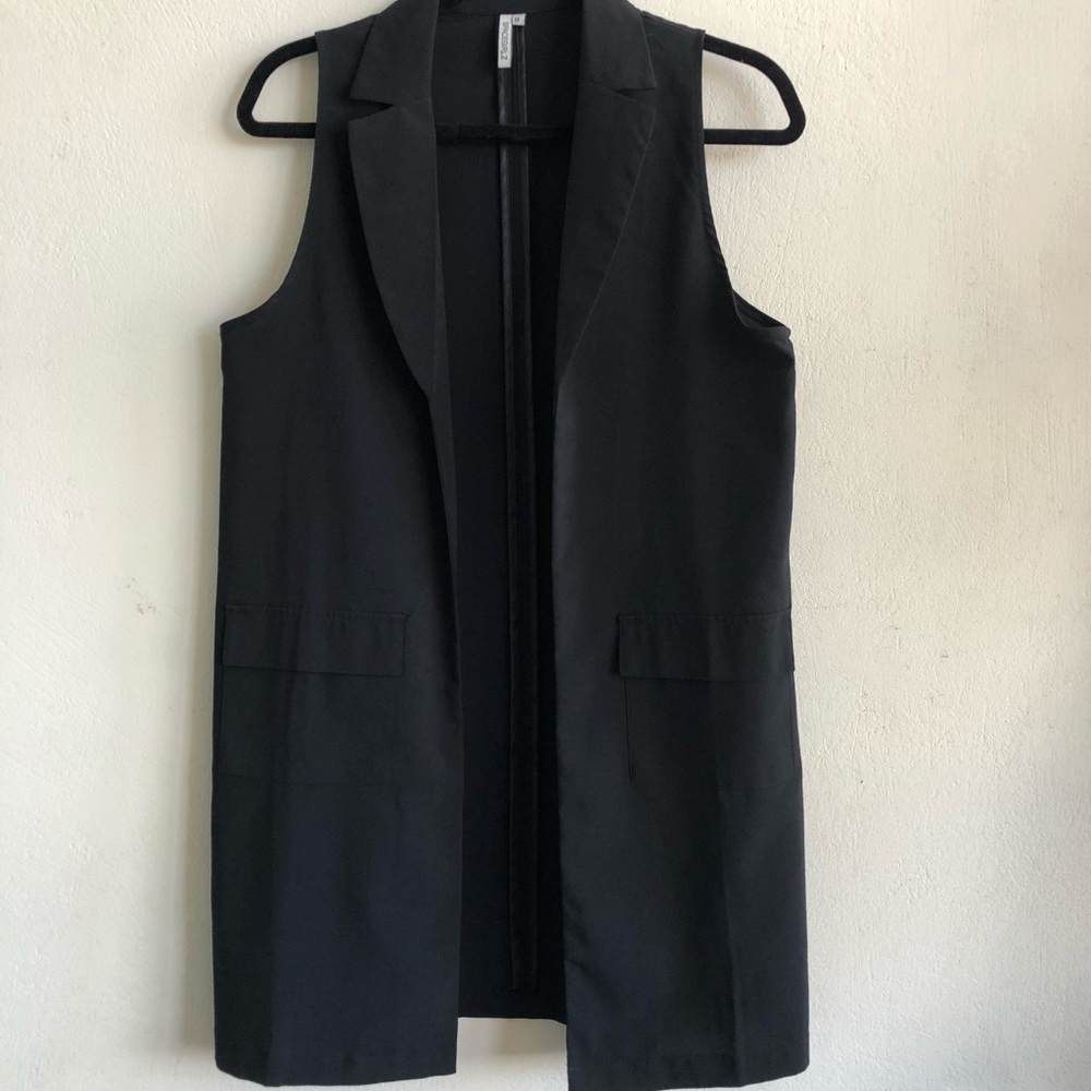 No sleeves blazer
